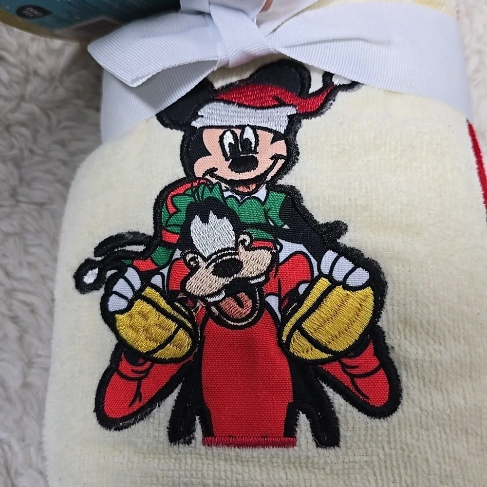 Disney Christmas Mickey Mouse Goofy 2 Pack Hand Kitchen Bathroom Towels‎ Minnie
